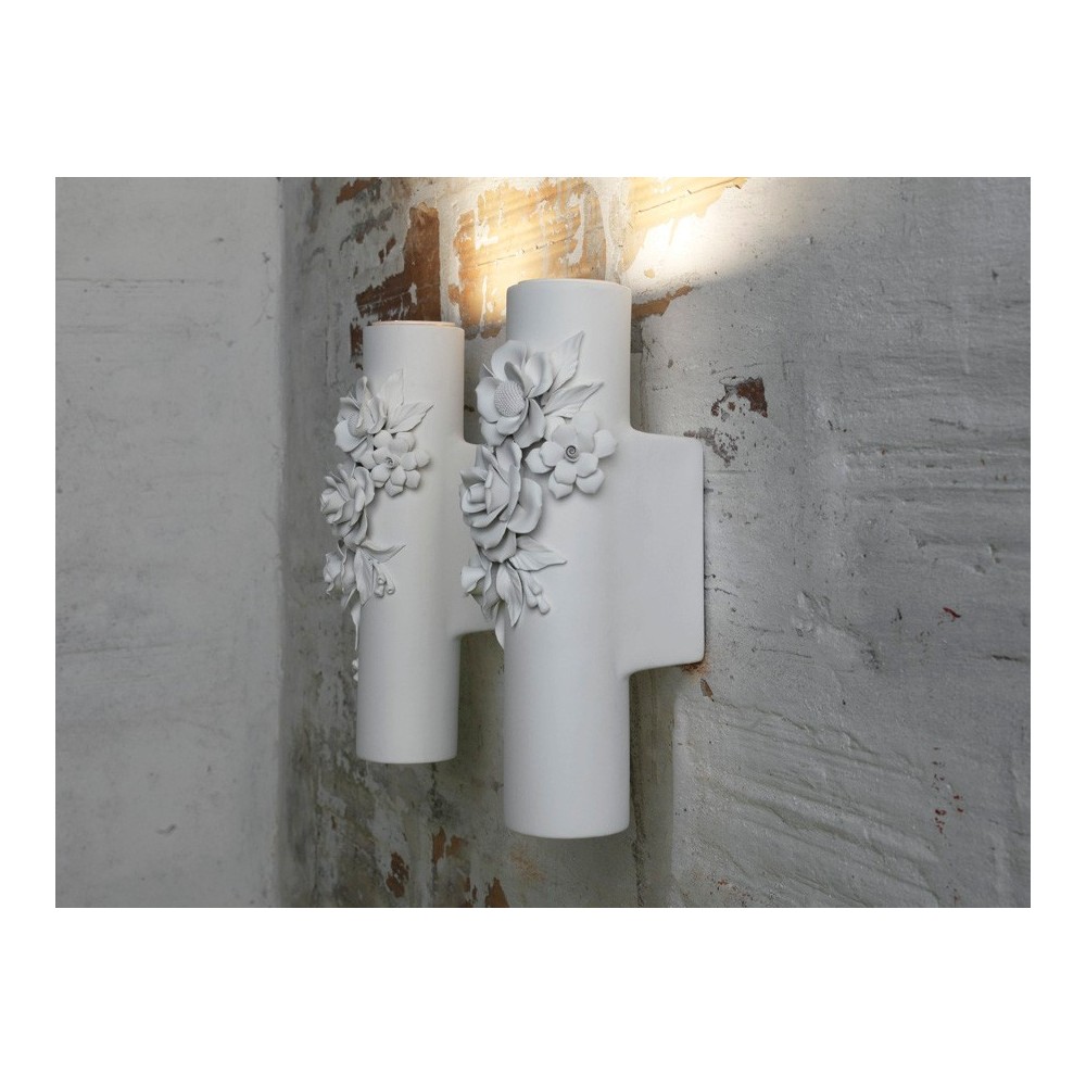 Lampada da parete Capodimonte in ceramica bianca opaca. Illuminazione lampada 1 x max 35 watt compresa