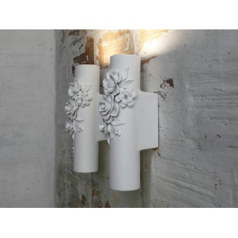 Lmapada da parete Capodimonte in ceramica bianca opaca. Illuminazione lampada 1 x max 35 watt compresa
