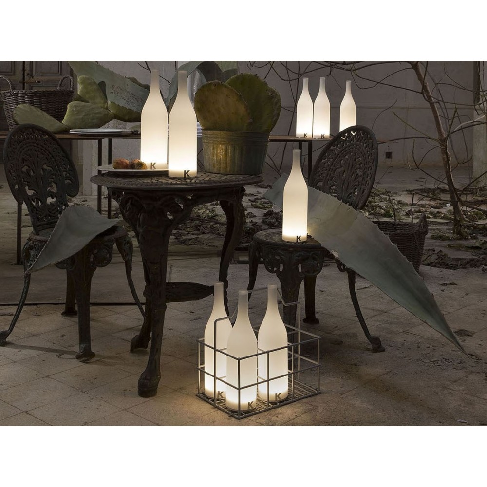 Lámpara de mesa Bacchus en vidrio esmerilado en forma de botella, funciona con pilas e iluminada por LED