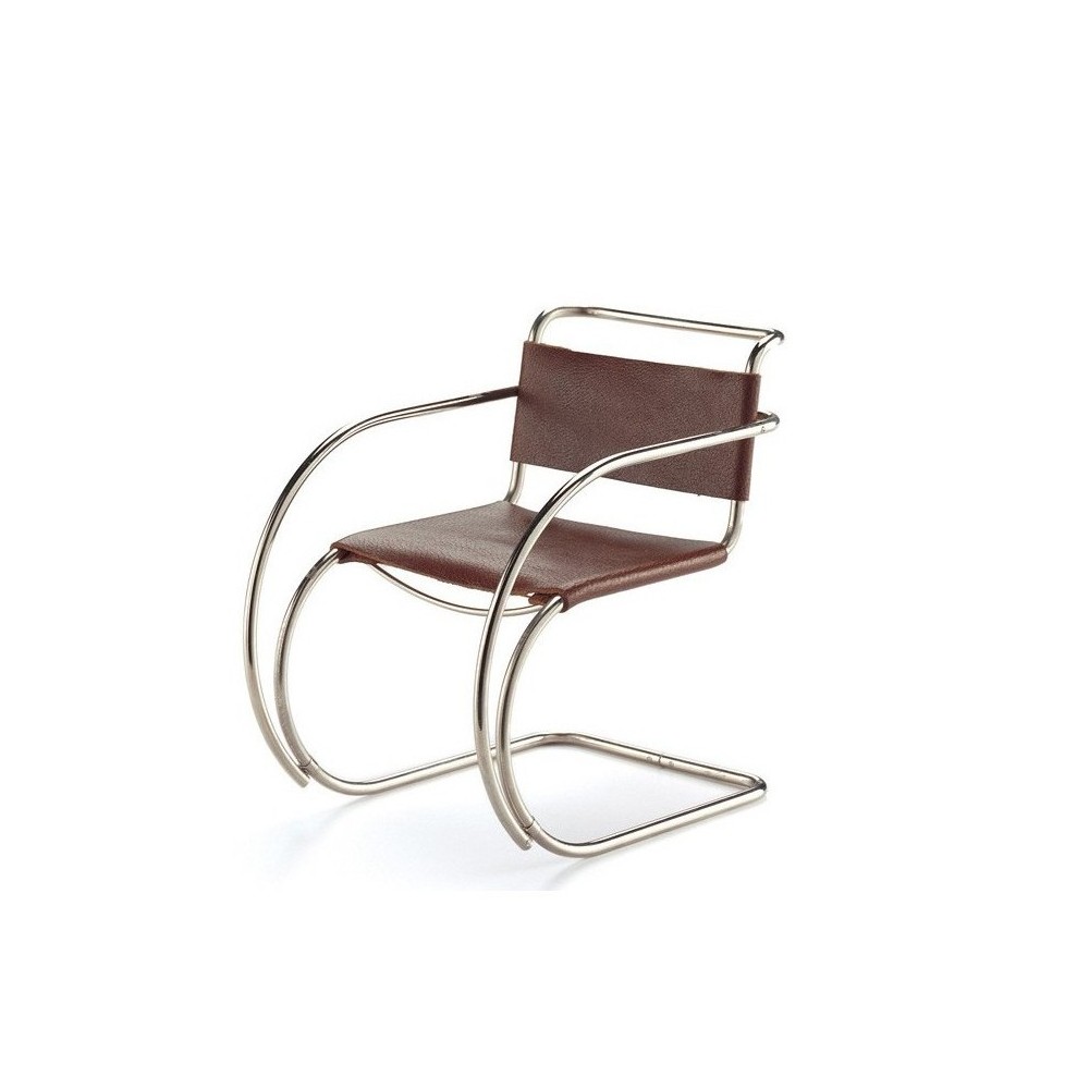 Reedição da cadeira Mies van Der Rohe, com assento em couro ou vime.