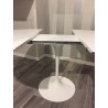 Re-edition av Tulip Table utdragbart upp till cm 150 eller cm 170 med aluminiumfot och svart eller vit laminatskiva