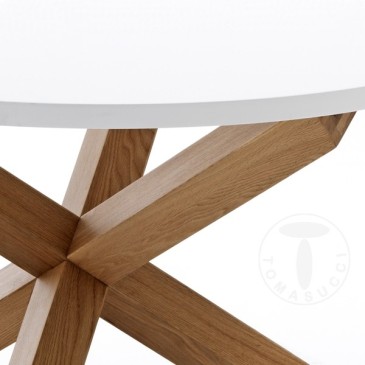 Table à manger ronde Frisia de Tomasucci avec structure en bois massif finition chêne et plateau en MDF laqué blanc mat