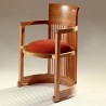 Réédition du fauteuil Barrel de Frank Lloyd Wright en merisier massif