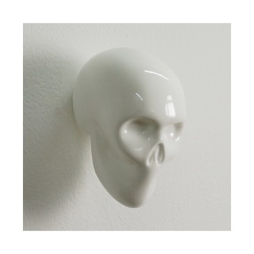Colgador de pared Skull en resina disponible en blanco, negro y dorado