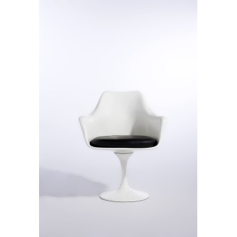 Heruitgave van de Tulip fauteuil van Eero Saarinen basis in gegoten aluminium en zitting in ABS kussen in echt leer of stof