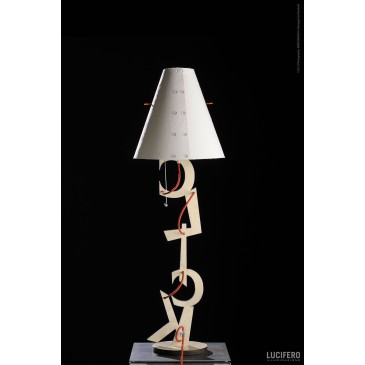 Lámpara de mesa Click, diseño original, única de Lucifer.