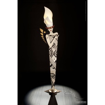 Lampadaire AZHUE de Lucifero Illuminazione en bois de bouleau avec lampe led incluse