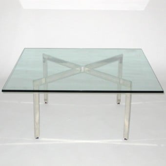 Barcelona soffbord i glas av Ludwig Mies van der Rohe