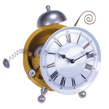 El reloj de pared Contrattempo mide cm L 14 x H 23 x D 10 en resina decorada a mano.