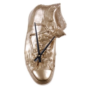 Ρολόι τοίχου παπουτσιών Richie Converse από ρητίνη διακοσμημένη στο χέρι. Κατασκευασμένο στην Ιταλία