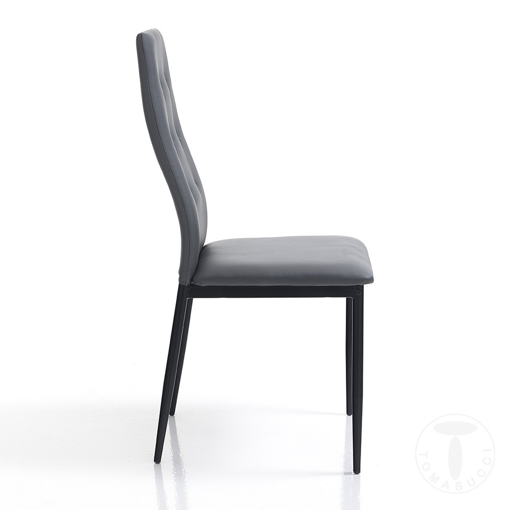 Nina stol fra Tomasucci kledd i hvitt eller grått syntetisk skinn