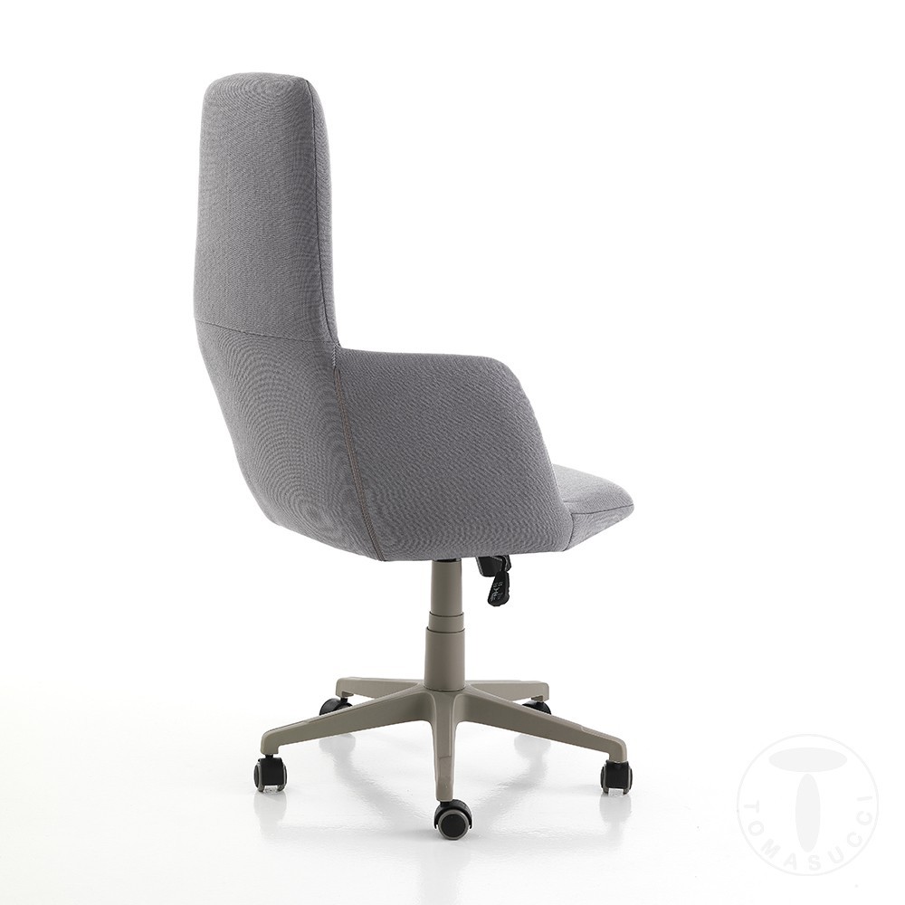 Columbus office armchair by Tomasucci with a futuristic design