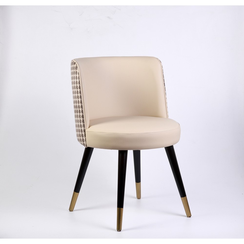 Schicker Sessel aus Holz mit Kunstleder bezogen