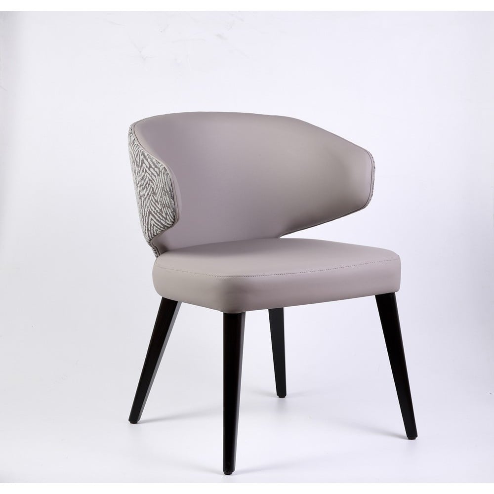 Kristallen fauteuil voor een meubel een design
