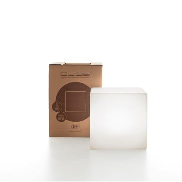 Lampe cube par Slide adaptée comme pouf