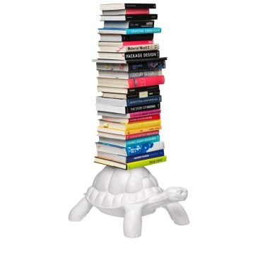 Libreria Turtle Carry Bookcase di Qeeboo realizzata in polietilene con struttura in metallo