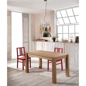 Wood extendable table in veneered wood available in two different finishes. Suitable for living rooms and dining rooms