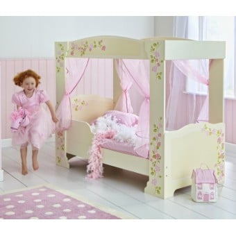 Wooden canopy bed for girls of excellent features and resistance