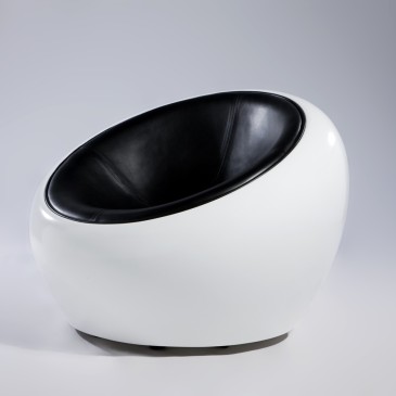 Riedizione poltrona Egg pod Ball Chair di Eero Aarnio in fibra di vetro e vera pelle